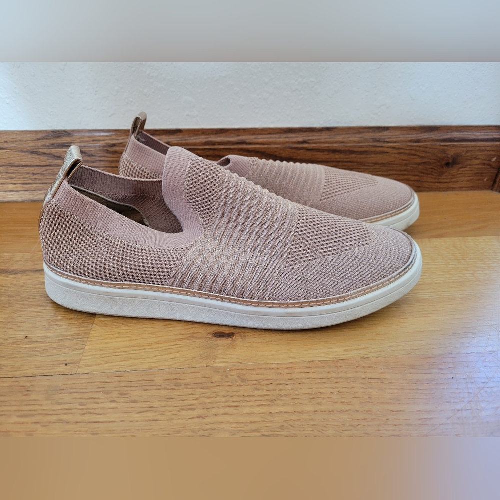 Womens size 8w shoes - slip on sneakers